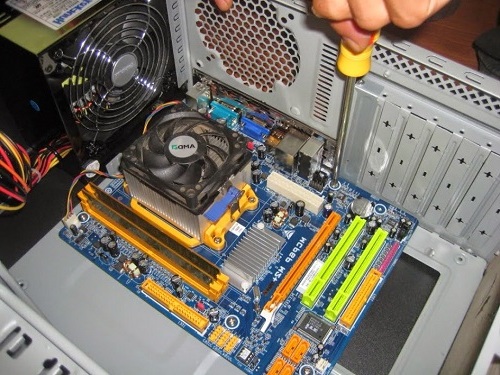 Đinh ốc giữ main